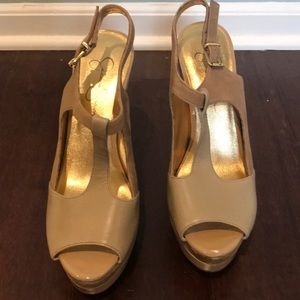 Platform tan heels with suede and leather details